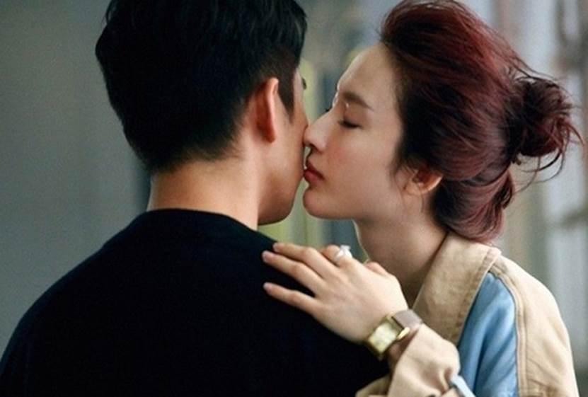 Hoảng sợ vì cô đồng nghiệp nóng bỏng quấy rối tình dục, gạ gẫm hàng ngày-1