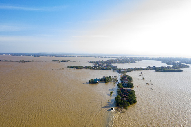 Rốn lũ Quảng Bình nhìn từ flycam: Nắng đã lên, nhiều tuyến đường đã thông, thuận lợi cho cứu trợ-5