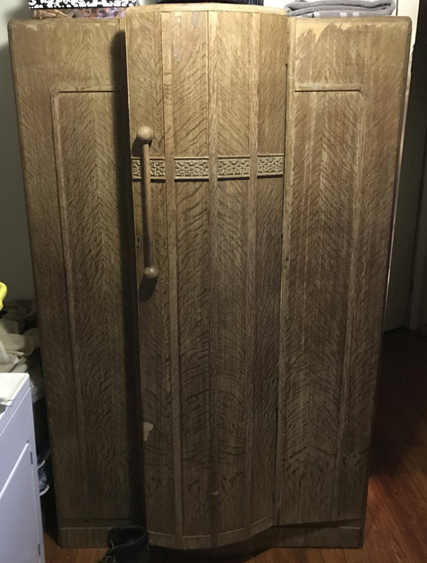 Mới cưới vợ được 1 tháng, người đàn ông bỗng nghe tiếng ngáy bất thường trong tủ quần áo, mở ra tìm hiểu thì bi kịch ập đến-1