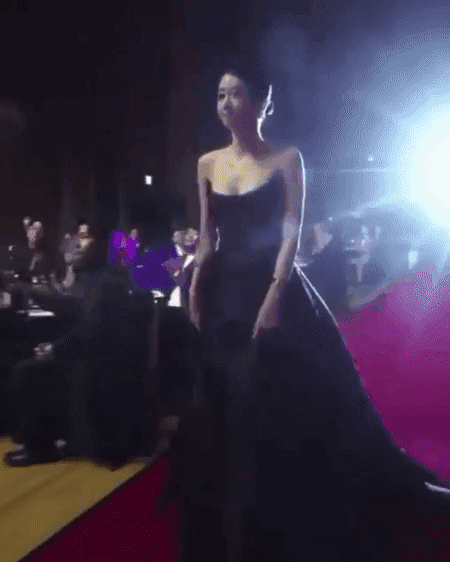 Nghẹt thở vì vòng 1 căng tràn của Seo Ye Ji: Diện đồ hở sexy bức thở, mặc đồ kín vẫn nóng bỏng bức người-3