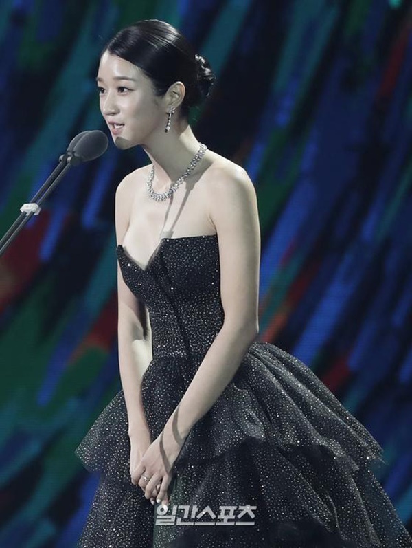 Nghẹt thở vì vòng 1 căng tràn của Seo Ye Ji: Diện đồ hở sexy bức thở, mặc đồ kín vẫn nóng bỏng bức người-5