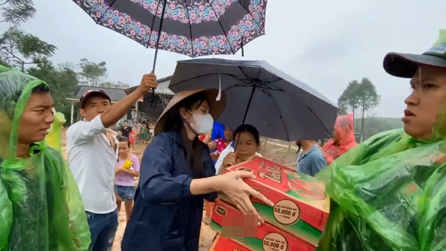 Bị yêu cầu ghi chép chi tiết từng khoản dù đã công khai sao kê, Thủy Tiên đã có trả lời rõ ràng về vấn đề này-2