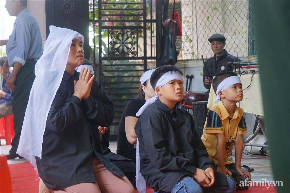 Sạt lở kinh hoàng khiến 22 cán bộ, chiến sĩ hi sinh: Người vợ mới sinh quỵ ngã ngày đón chồng trở về-2
