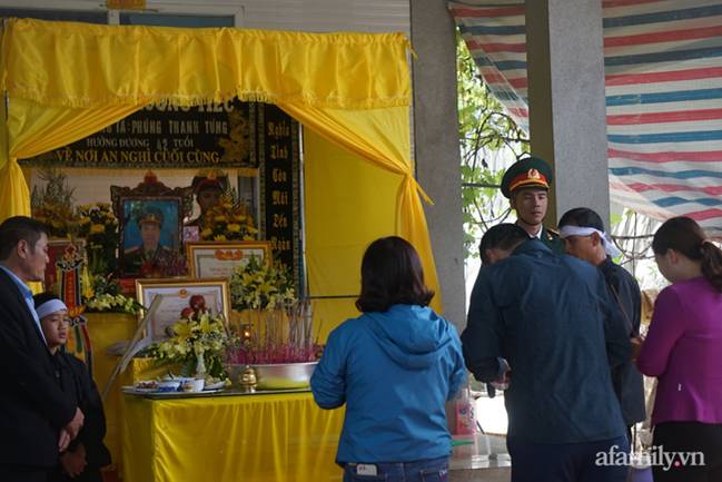 Sạt lở kinh hoàng khiến 22 cán bộ, chiến sĩ hi sinh: Người vợ mới sinh quỵ ngã ngày đón chồng trở về-5