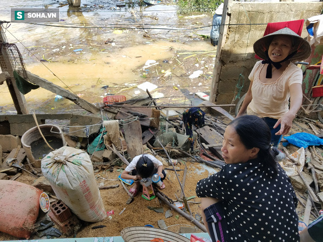 Tường trình từ vùng rốn lũ Lệ Thủy: Nhà sập, tay trắng, không còn nước mắt để khóc-16