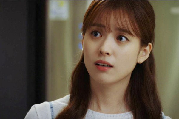 Mẹ người yêu niềm nở mời tôi vào nhà nhưng vừa thấy ảnh nền điện thoại của tôi, bà giận dữ đuổi tôi ra khỏi cửa ngay lập tức-1