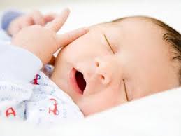 Bé có những biểu hiện này trong khi ngủ, bố mẹ đừng chần chừ mà hãy đưa bé đi khám ngay kẻo muộn-3