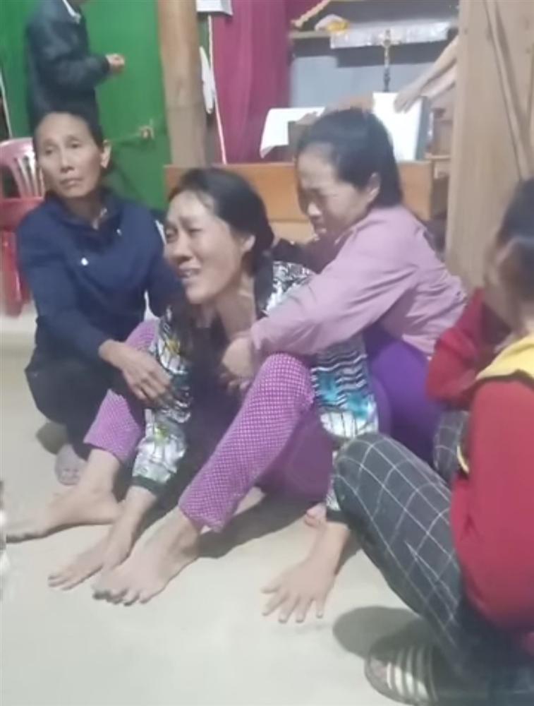 Quảng Bình: Đi rừng bị núi sạt lở vùi lấp, 1 người chết, 3 người mất tích-1