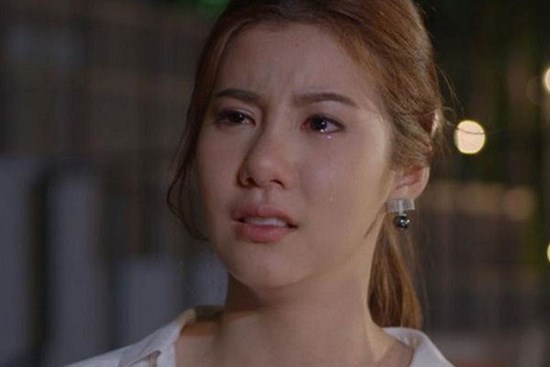 Tôi mang bộ sách giáo khoa về cho cháu dưới quê, không ngờ mẹ chồng cầm ngay đi đốt kèm câu nói khiến cả nhà đứng hình