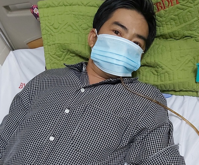 Người đàn ông bị tắc ruột sau nhiều ngày ăn lương khô vì mưa lũ-1