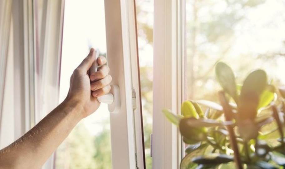 Dọn dẹp thường xuyên nhưng cứ phạm 9 sai lầm này không chỉ gây hại đồ vật mà còn ảnh hưởng sức khoẻ-1