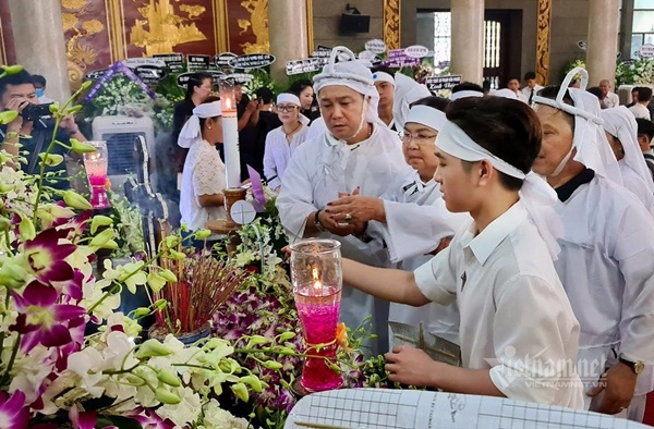 Lý Hùng nghẹn ngào nói lời tiễn biệt cha NSND Lý Huỳnh-4