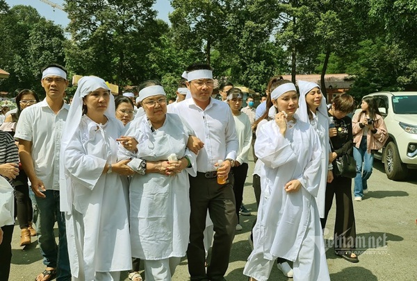 Lý Hùng nghẹn ngào nói lời tiễn biệt cha NSND Lý Huỳnh-6