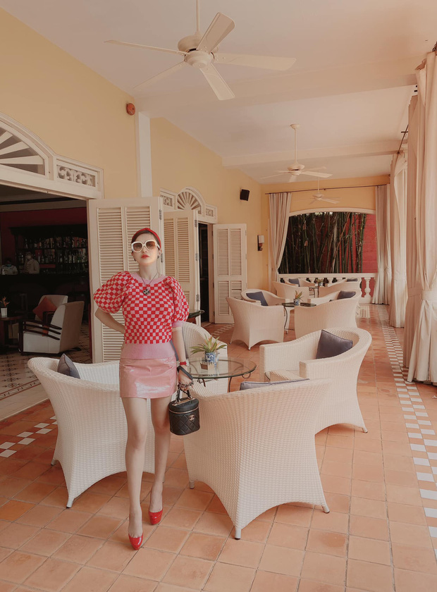 Vợ đại gia ngành nhựa tiết lộ bí mật đằng sau bức ảnh đăng phây, ai cũng ước lụm đại mà ra cả set đồ như chị-1