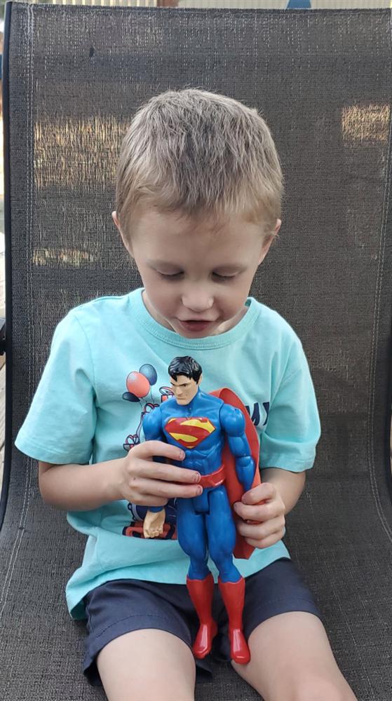 Con ra đời bé xíu với vô số bệnh trong người, cha mẹ hết hy vọng chuẩn bị án tử cho em, 4 năm sau đứa trẻ khiến ai cũng kinh ngạc-4