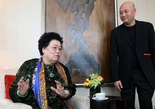 Chuyện tình của Đường Tăng Trì Trọng Thụy: Được bà xã đại gia theo đuổi, bị đàm tiếu vì kết hôn với người vợ 50 tuổi-4