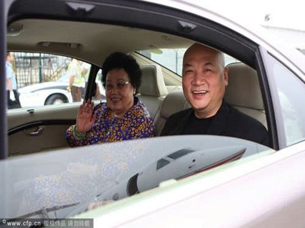 Chuyện tình của Đường Tăng Trì Trọng Thụy: Được bà xã đại gia theo đuổi, bị đàm tiếu vì kết hôn với người vợ 50 tuổi-8