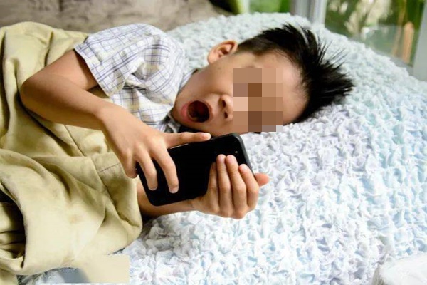 Nhảy trên tấm bạt lò xò, bé gái 13 tuổi bị liệt nửa thân dưới do đột quỵ-4