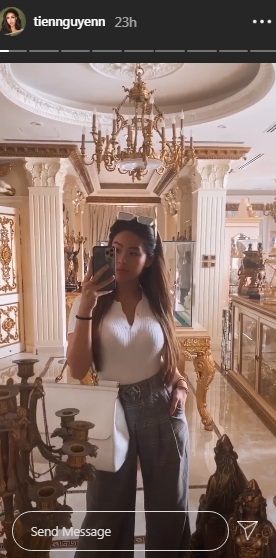 Tiên Nguyễn gây chói mắt khi khoe một góc biệt thự dát vàng tỉ mỉ nhưng dân tình lại chỉ soi một chi tiết đặc biệt trên body của cô nàng-1