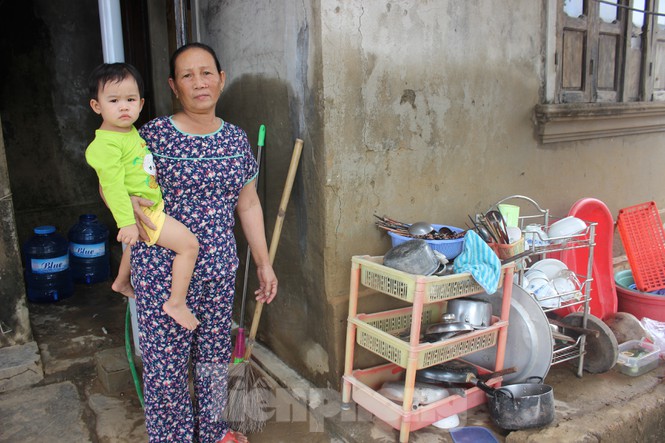 12 ngày không điện, không nước và không cơm của xóm nghèo bị cô lập hoàn toàn trong lũ-1