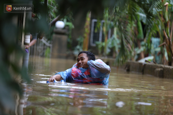 Những chuyến xe, chuyến đò mang hy vọng trong mùa lũ và lời nói từ trái tim: Cảm ơn vì đã không bỏ quên chúng tôi-16