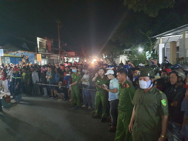 Hiện trường vụ xe điên tông vào nhà dân ở Quảng Ngãi, làm nhiều người chết-14