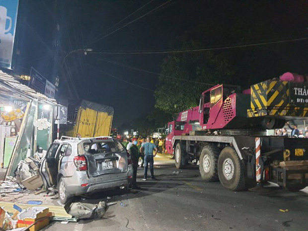 Hiện trường vụ xe điên tông vào nhà dân ở Quảng Ngãi, làm nhiều người chết-4