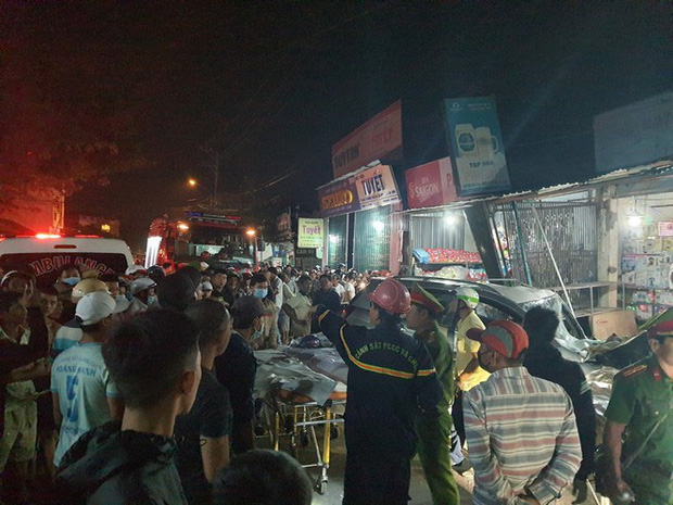 Hiện trường vụ xe điên tông vào nhà dân ở Quảng Ngãi, làm nhiều người chết-5