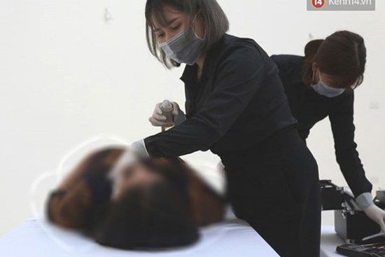 Chuyện về người phụ nữ làm nghề trang điểm tử thi ở Việt Nam: