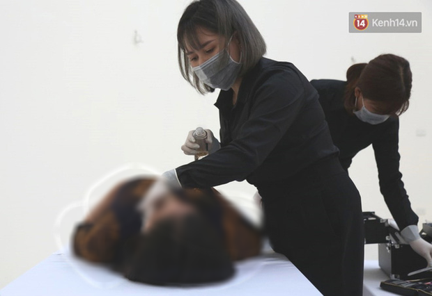 Chuyện về người phụ nữ làm nghề trang điểm tử thi ở Việt Nam: Tôi bị rất nhiều người kì thị, giấu cả gia đình để làm-6