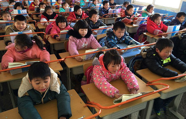 Con trai học lớp 1 lỡ làm gãy bút giá 5 triệu của bạn, phụ huynh bị đòi bồi thường nhưng cách xử lý khiến giáo viên cứng họng-2