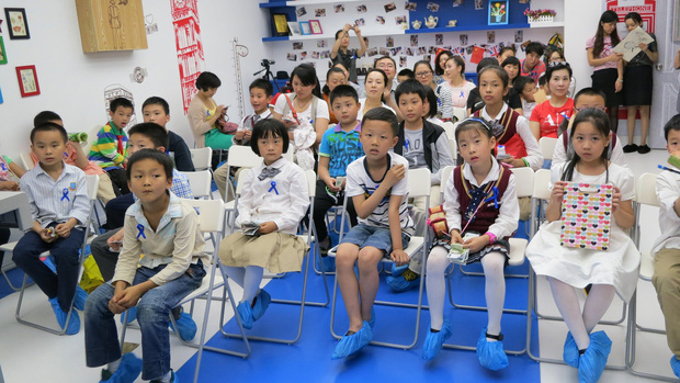 Con trai học lớp 1 lỡ làm gãy bút giá 5 triệu của bạn, phụ huynh bị đòi bồi thường nhưng cách xử lý khiến giáo viên cứng họng-1