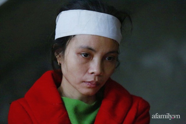 Xót xa đôi vợ chồng cùng lúc mất 2 đứa con thơ khi chạy lũ, 2 chiếc quan tài chênh vênh giữa biển nước không chỗ chôn: Ông trời sao quá nhẫn tâm!-2