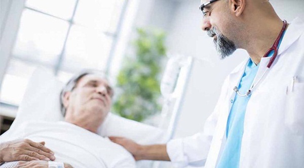 Người đàn ông đột ngột bị mù, vào viện khám sốc khi biết nguyên nhân có liên quan đến chính những thói quen hàng ngày của mình-1