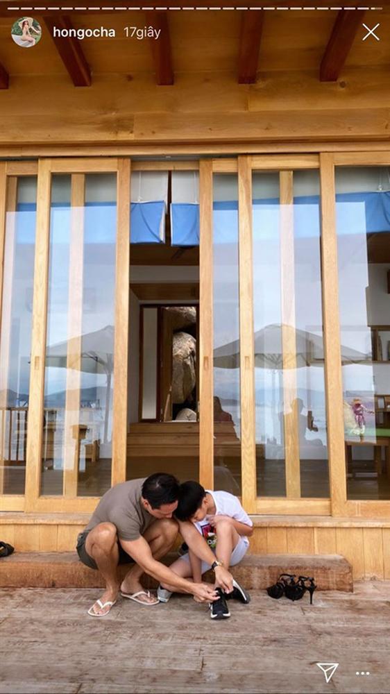 Không chỉ ôm ấp, Kim Lý còn có 1 loạt hành động như này với Subeo, dạy dỗ quá chu đáo thì bảo sao Hà Hồ chẳng khen hết lời-7