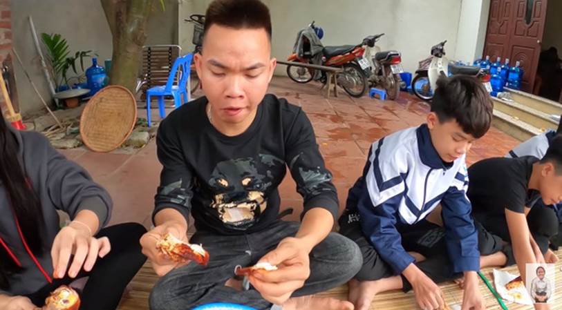 Nghi vấn Bà Tân Vlog tiếp tục cài cắm đàn cháu vào mâm để khen đồ ăn ngon, ai ngờ phút cuối bà lại được minh oan nhờ hình ảnh bất ngờ-4