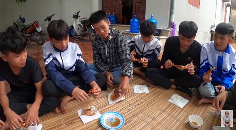 Nghi vấn Bà Tân Vlog tiếp tục cài cắm đàn cháu vào mâm để khen đồ ăn ngon, ai ngờ phút cuối bà lại được minh oan nhờ hình ảnh bất ngờ-5