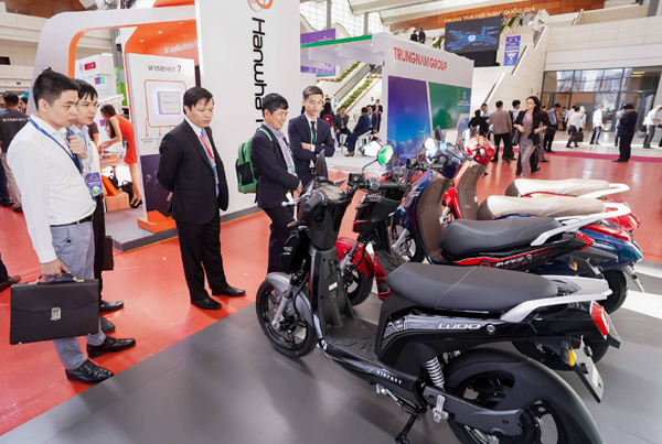 Xe máy điện VinFast gây chú ý ở Diễn đàn cao cấp Đô thị thông minh ASEAN 2020-1