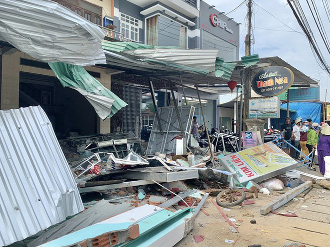 Vụ ô tô lao vào nhà dân làm 3 người chết: Phút hãi hùng qua lời kể bà chủ tiệm thuốc thoát nạn-3