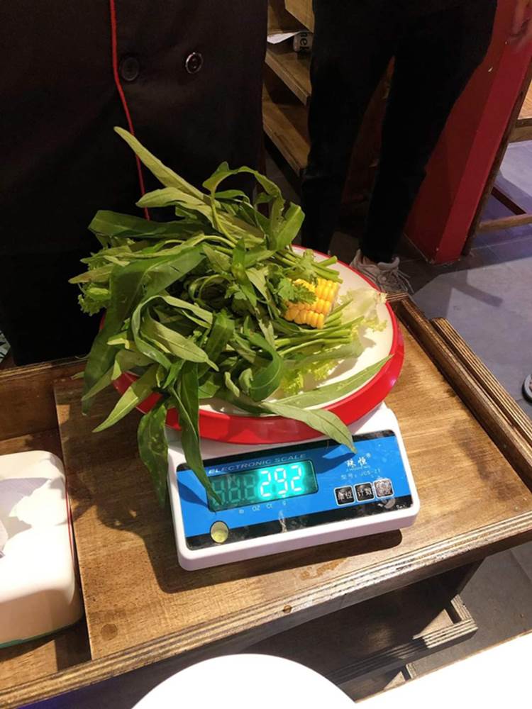 Nhà hàng buffet ở Đà Nẵng bị dân mạng tấn công sau loạt lùm xùm phạt khách 200k vì để thừa 2.9 lạng rau-1