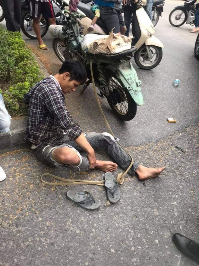 Xe chở bình oxi đâm thủng Mercedes trên phố Hà Nội, hình ảnh hiện trường khiến tất cả kinh hãi-5