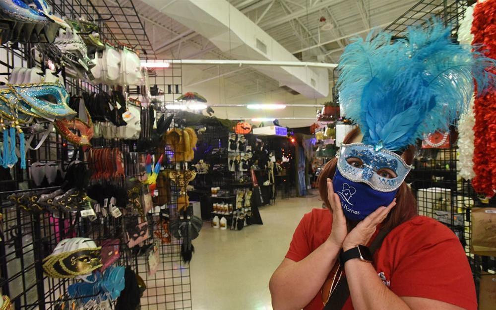 Thị trường đồ hóa trang Halloween 2020 sôi động bất chấp Covid-19-5