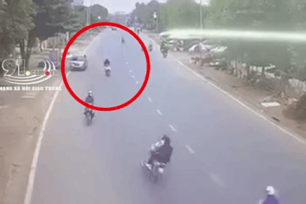 Camera ghi cảnh giật điện thoại ở TP.HCM-1