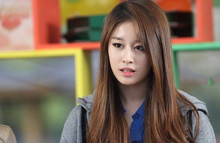 Chồng tình tứ ôm gái lạ vào nhà nghỉ, tôi lao vào bắt gian thì khóc lặng vì thương anh-1