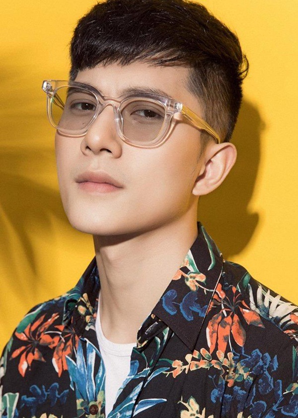 Chân dung tình trẻ tin đồn” của Lệ Quyên: Sở hữu ngoại hình điển trai thân hình 6 múi quyến rũ, từng cặp kè nhiều mỹ nhân nổi tiếng-3