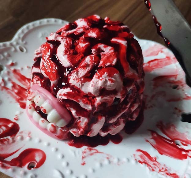 Rợn người những chiếc bánh ‘ma quái’ xuất hiện trên phố Hà Nội-4