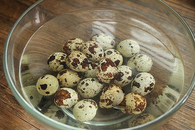 Om trứng cút không cần nước, thêm lon này vào lại được món ngon không tưởng-2