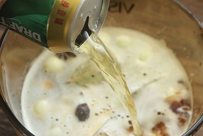 Om trứng cút không cần nước, thêm lon này vào lại được món ngon không tưởng-5