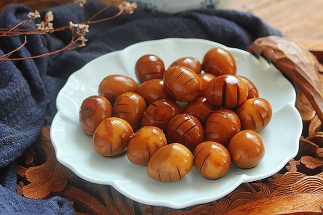 Om trứng cút không cần nước, thêm lon này vào lại được món ngon không tưởng-7