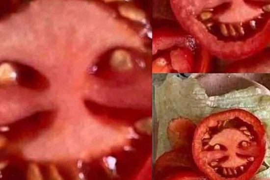 Chưa đến Halloween mà cô gái đã có một phen đứng tim với quả cà chua 'mặt quỷ' khi đang mải mê vào bếp nấu ăn